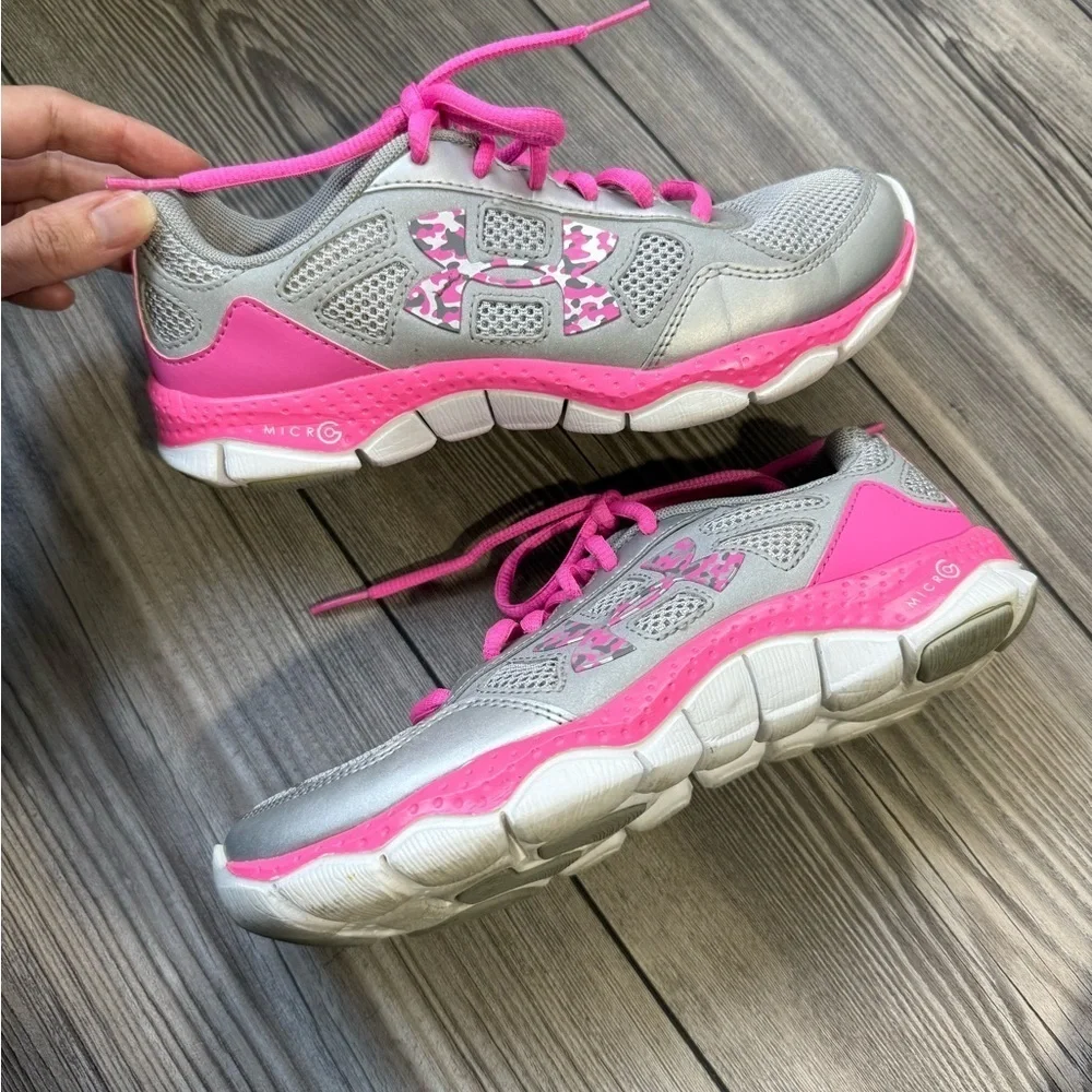 Under Armour Girl's Size 4Y Sneakers Pink & Gray Micro Under Armour Sneakers